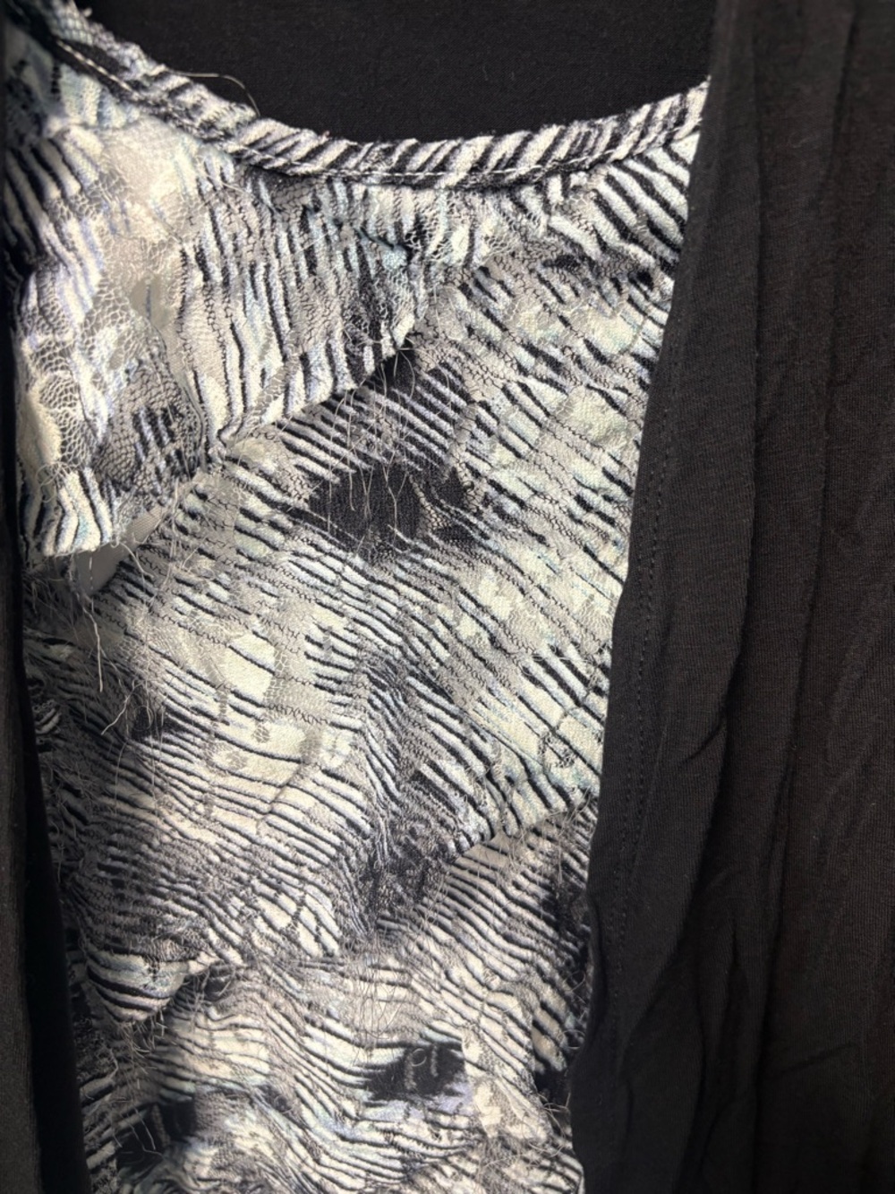 AB Studio Pink and White Geometric Print Blouse/layered black and white blouse - Picture 4 of 4